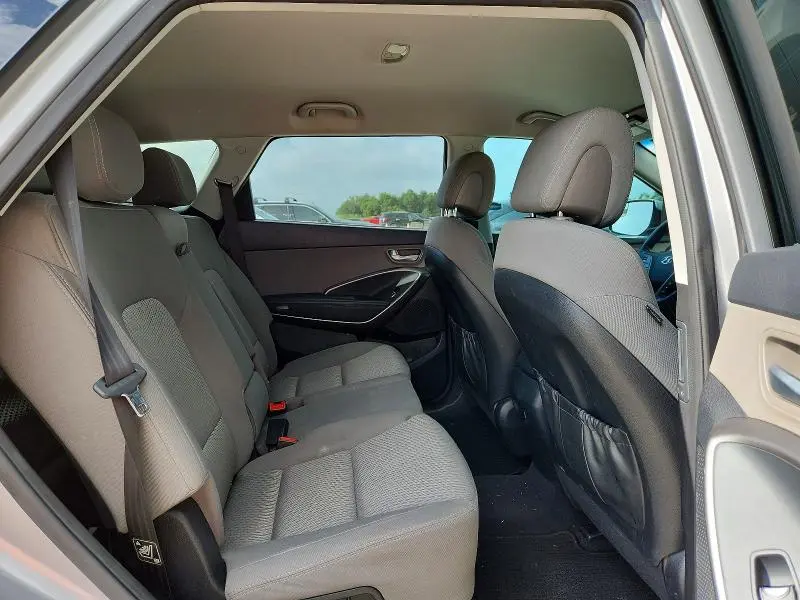 2017 HYUNDAI SANTA FE SE  