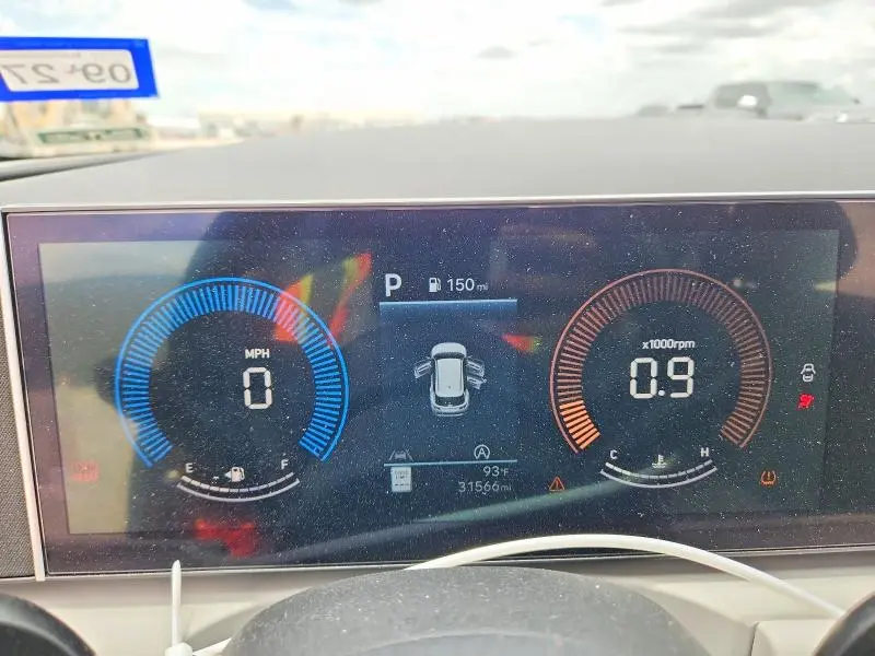 2025 HYUNDAI TUCSON SE  
