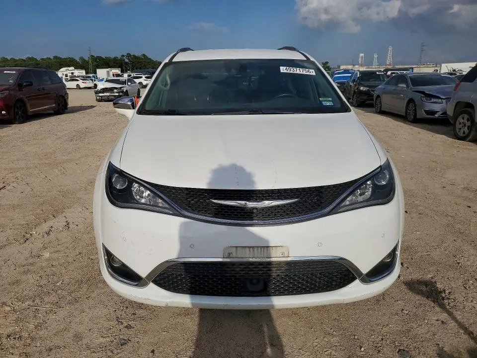 2017 CHRYSLER PACIFICA LIMITED  