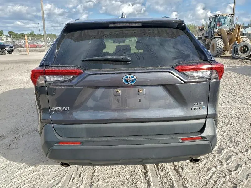 2019 TOYOTA RAV4 XLE  