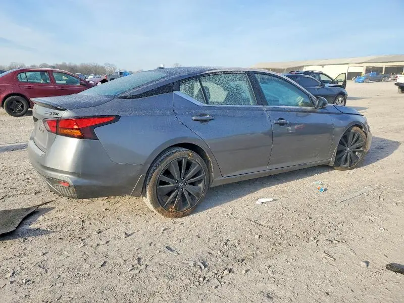 2022 NISSAN ALTIMA SR  