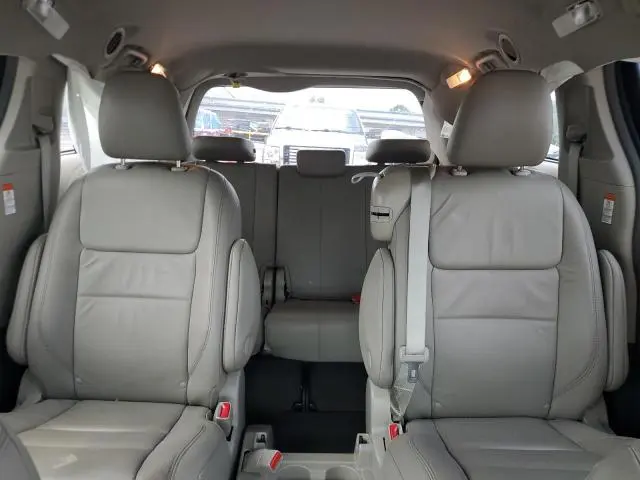 2017 TOYOTA SIENNA XLE  