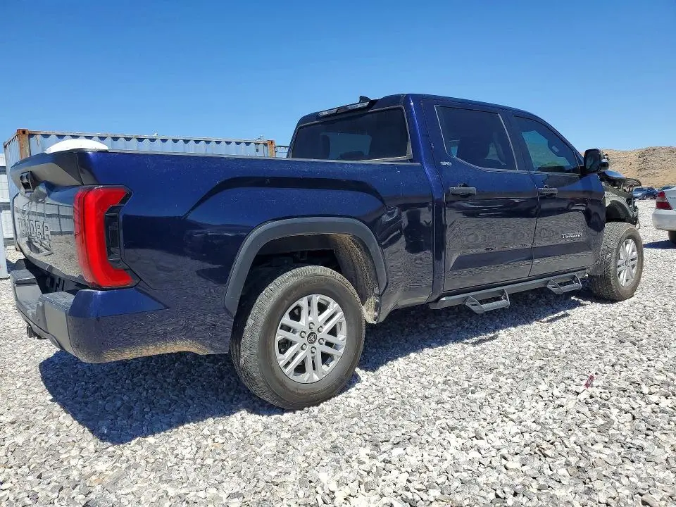 2022 TOYOTA TUNDRA CREWMAX SR5  