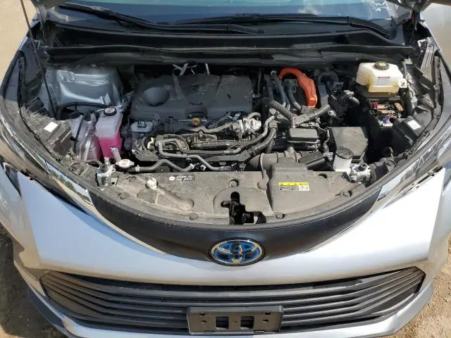 2024 TOYOTA SIENNA LE  