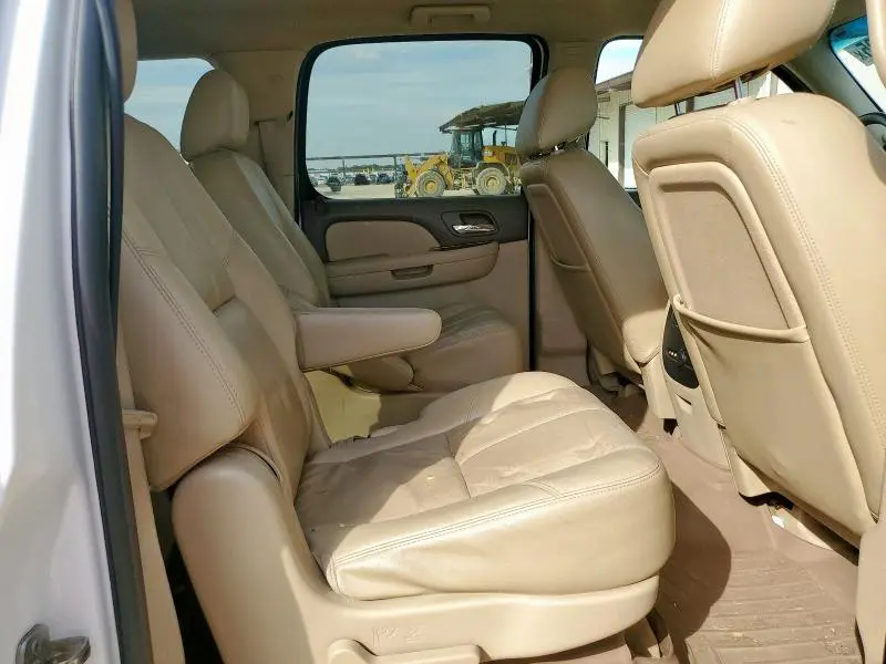 2011 CHEVROLET SUBURBAN C1500 LT  