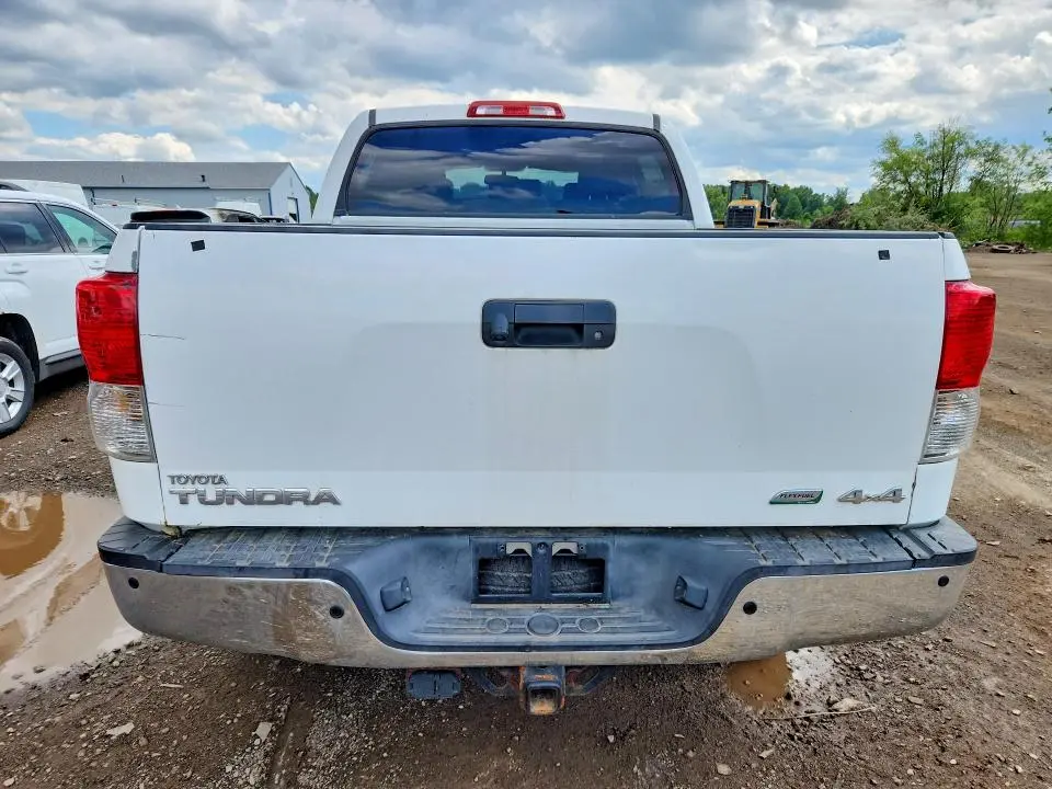 2011 TOYOTA TUNDRA CREWMAX LIMITED  