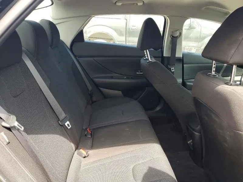 2024 HYUNDAI ELANTRA SE  