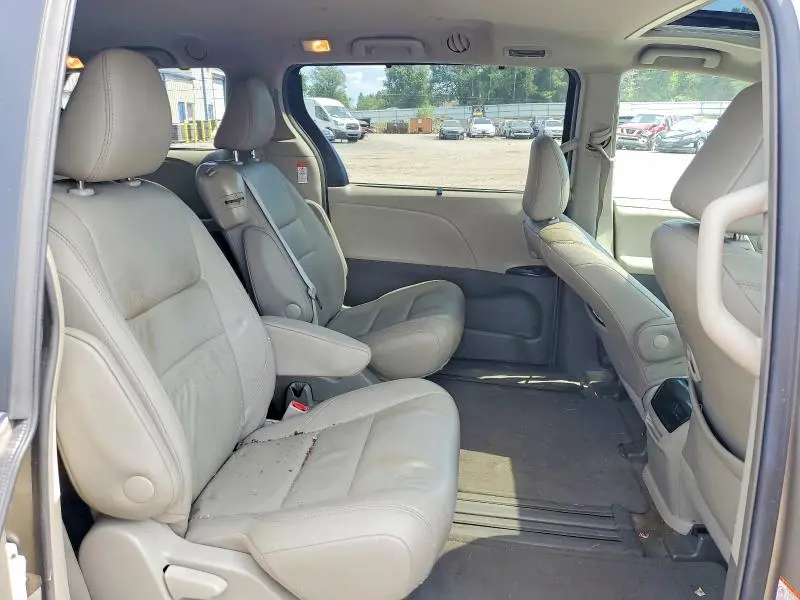 2015 TOYOTA SIENNA XLE 8-PASSENGER  