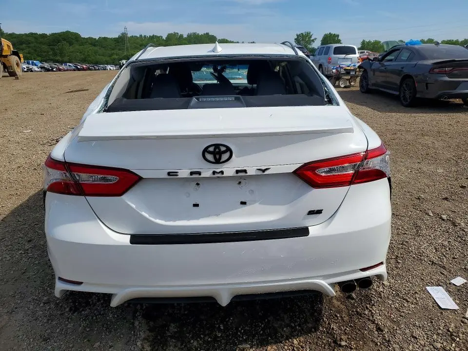 2020 TOYOTA CAMRY SE  