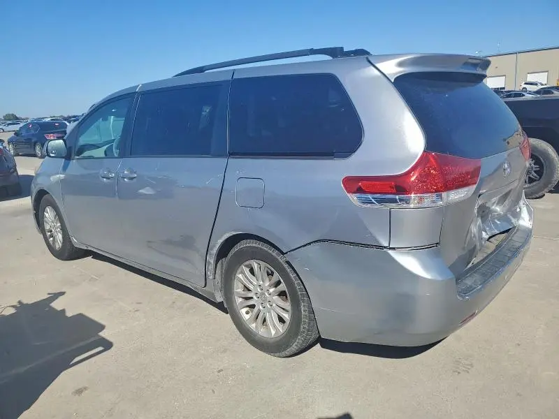 2011 TOYOTA SIENNA XLE  