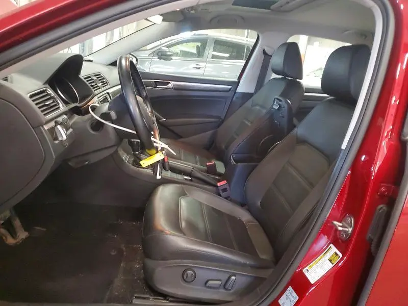 2018 VOLKSWAGEN PASSAT SE  