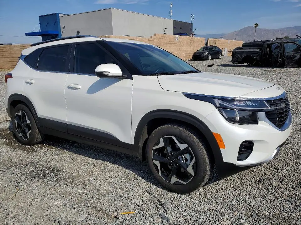 2024 KIA SELTOS EX  