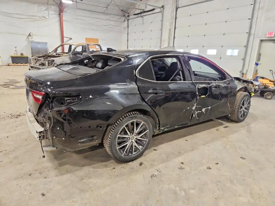 2021 TOYOTA CAMRY XLE  
