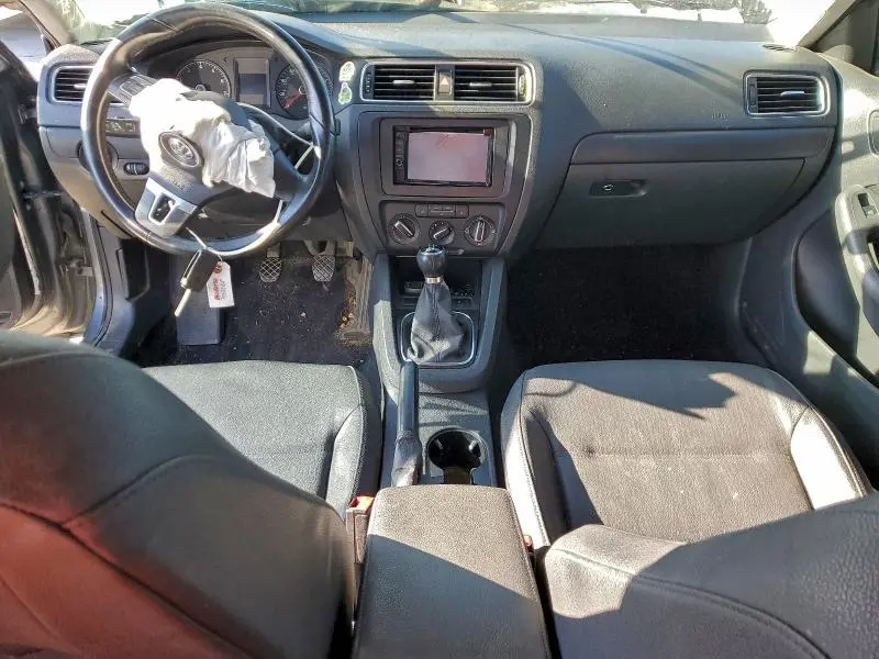 2011 VOLKSWAGEN JETTA SE  