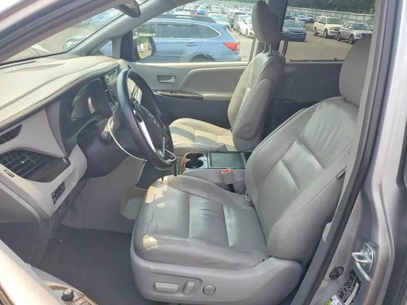 2015 TOYOTA SIENNA XLE 8-PASSENGER  