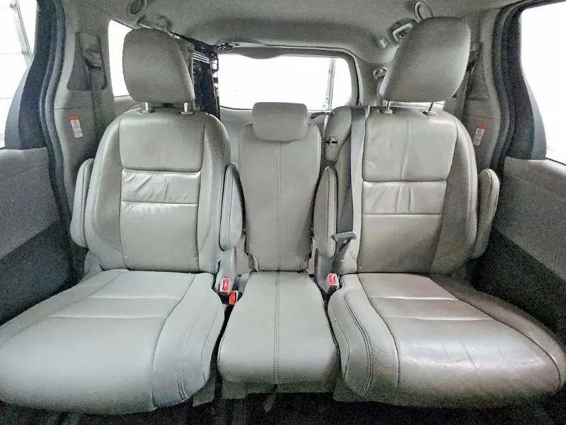 2018 TOYOTA SIENNA L  