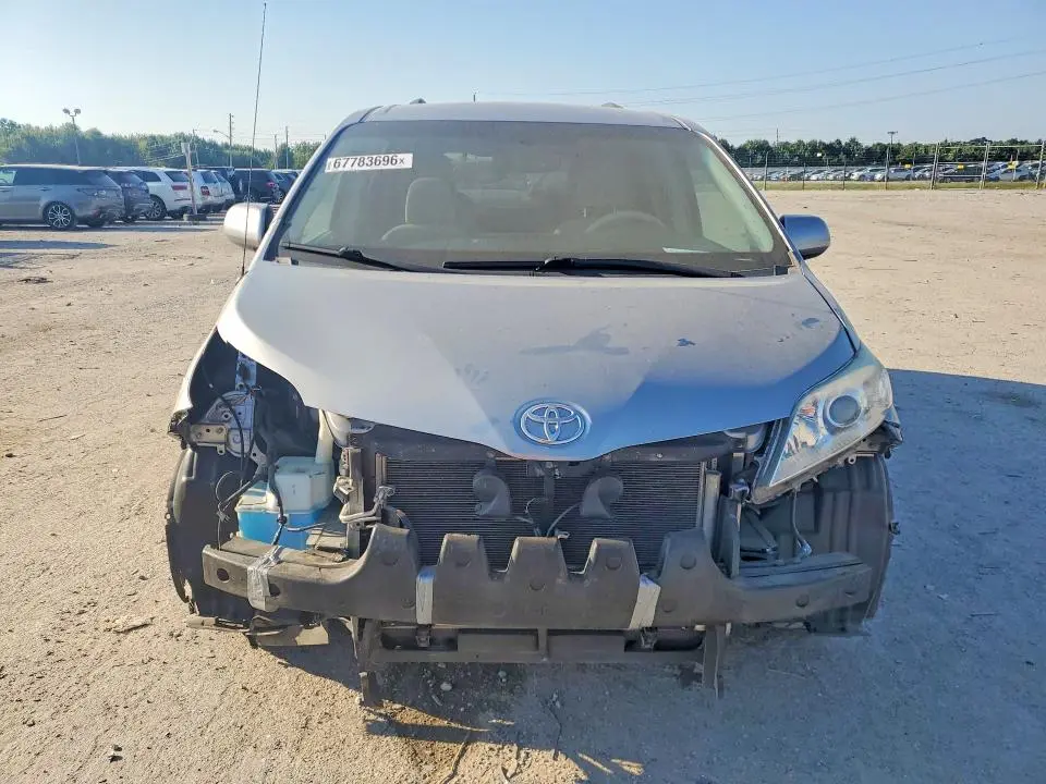 2013 TOYOTA SIENNA LE  