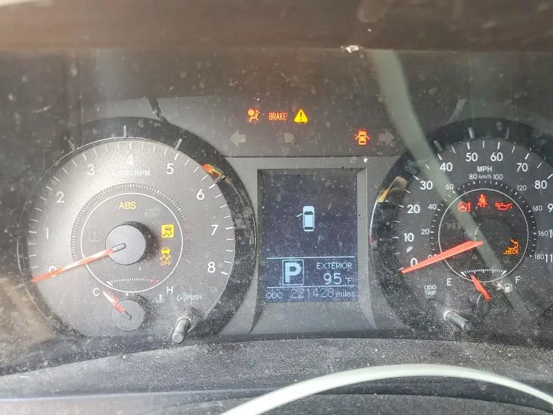 2016 TOYOTA SIENNA LE  