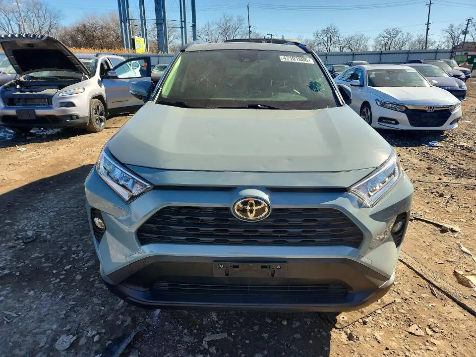 2019 TOYOTA RAV4 XLE  