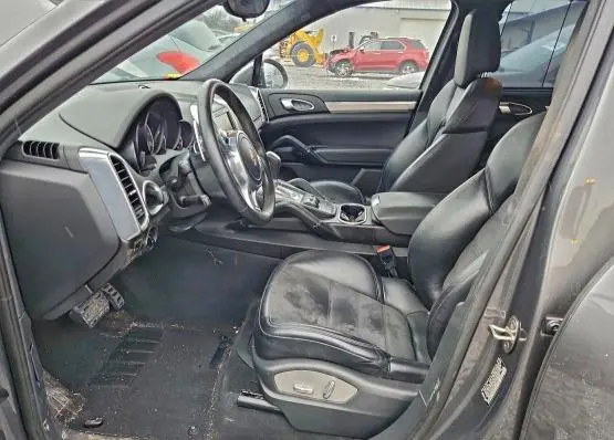 2013 PORSCHE CAYENNE GTS  