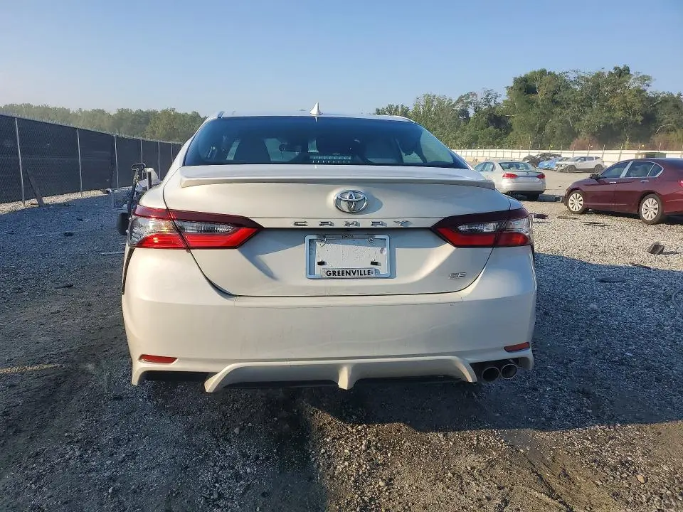 2022 TOYOTA CAMRY SE  
