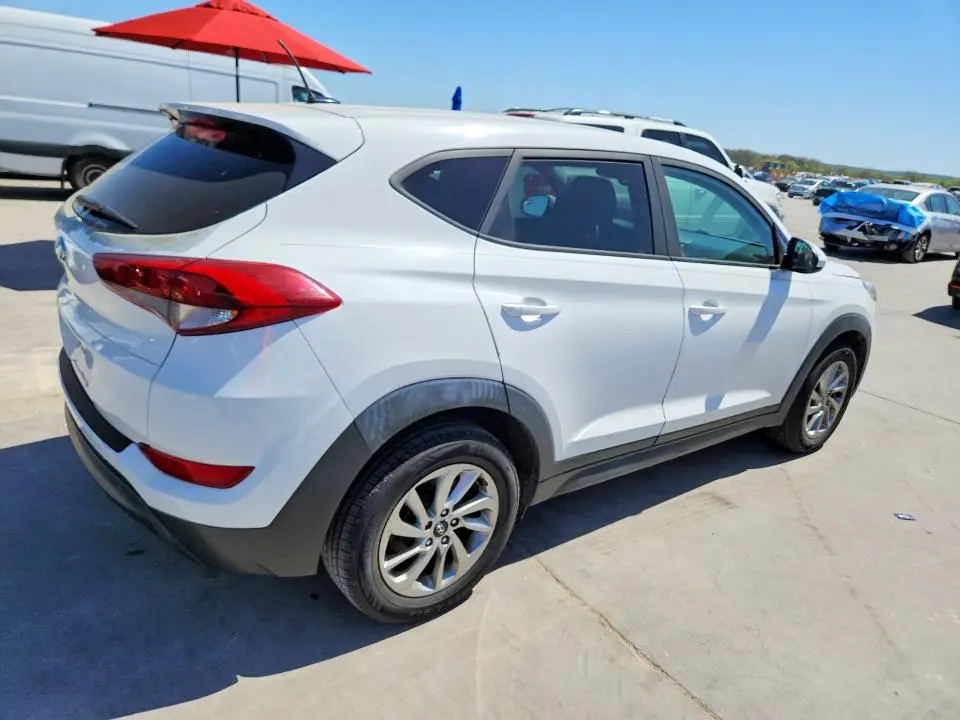 2016 HYUNDAI TUCSON SE  