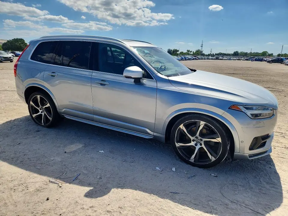 2017 VOLVO XC90 T6  