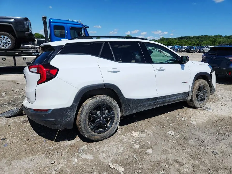 2023 GMC TERRAIN AT4  