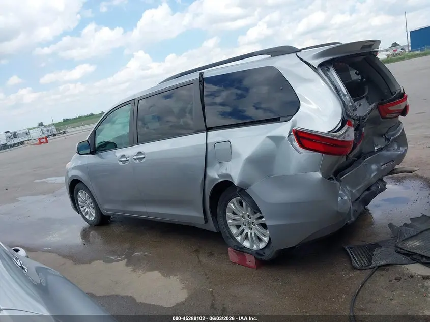 2017 TOYOTA SIENNA XLE PREMIUM 8 PASSENGER