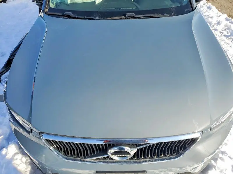 2020 VOLVO XC40 T5 MOMENTUM  