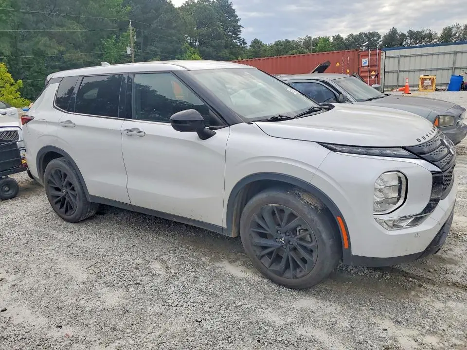 2024 MITSUBISHI OUTLANDER SE  