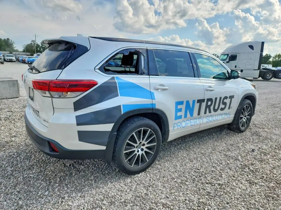 2017 TOYOTA HIGHLANDER SE  
