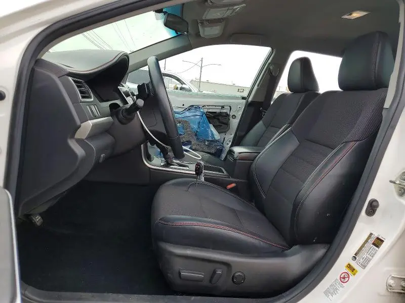 2016 TOYOTA CAMRY SE  