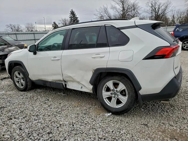 2021 TOYOTA RAV4 XLE  