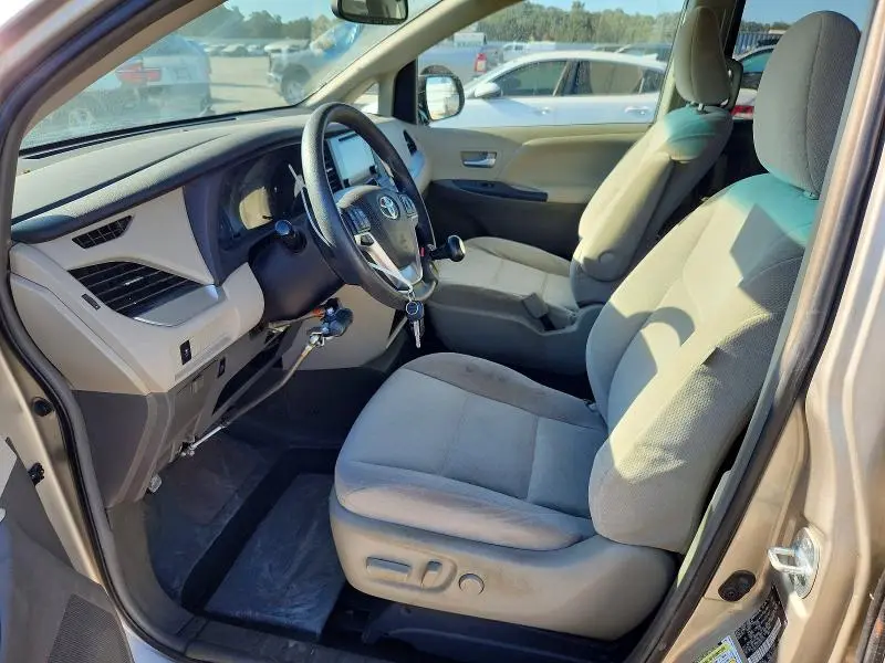 2015 TOYOTA SIENNA LE  
