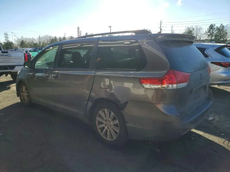 2011 TOYOTA SIENNA XLE  