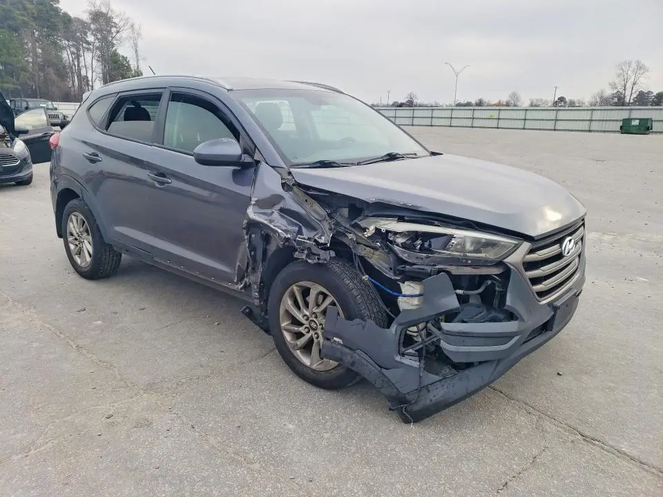 2016 HYUNDAI TUCSON SE  