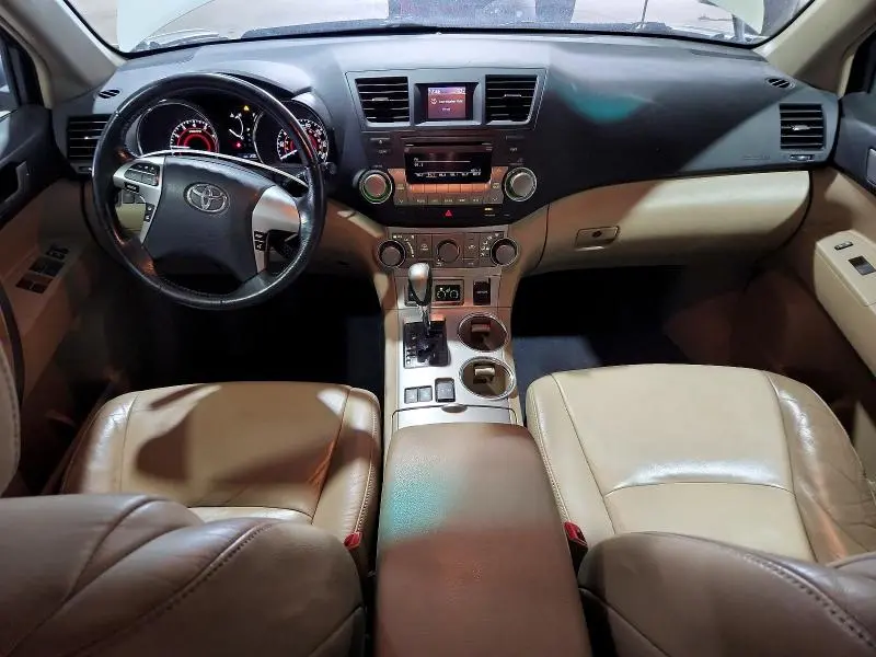 2012 TOYOTA HIGHLANDER SE  