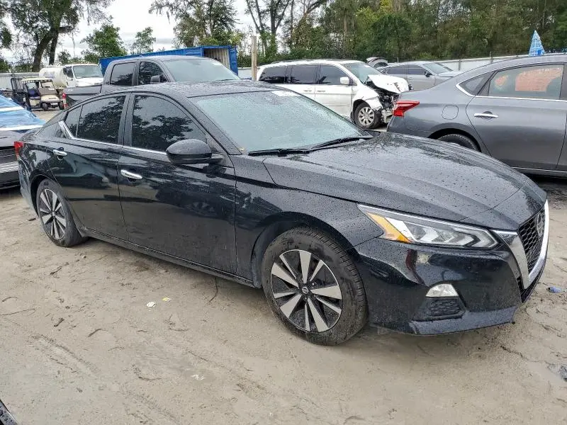 2021 NISSAN ALTIMA SV  