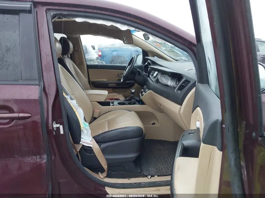 2017 KIA SEDONA LX