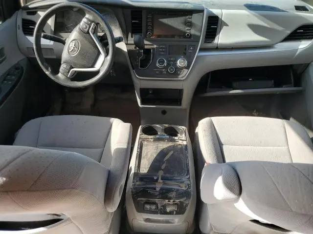 2020 TOYOTA SIENNA LE  