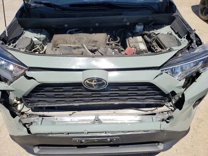 2021 TOYOTA RAV4 XLE  