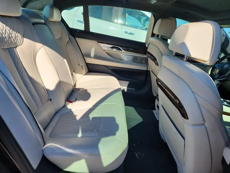2018 BMW 750 I  