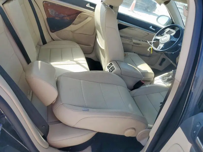 2010 VOLKSWAGEN JETTA SE  