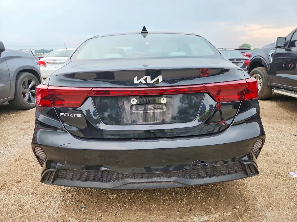 2022 KIA FORTE LXS  