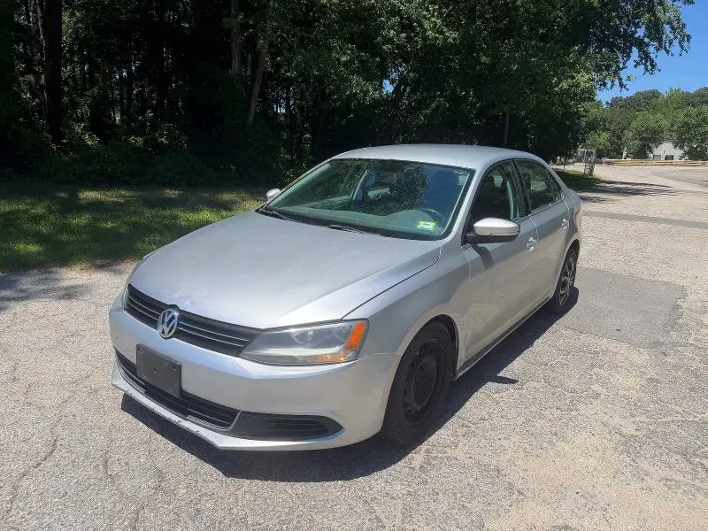 2013 VOLKSWAGEN JETTA SE  