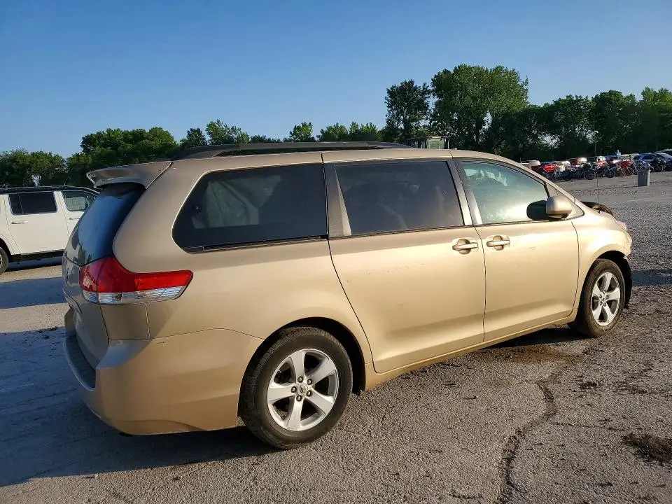 2011 TOYOTA SIENNA LE  