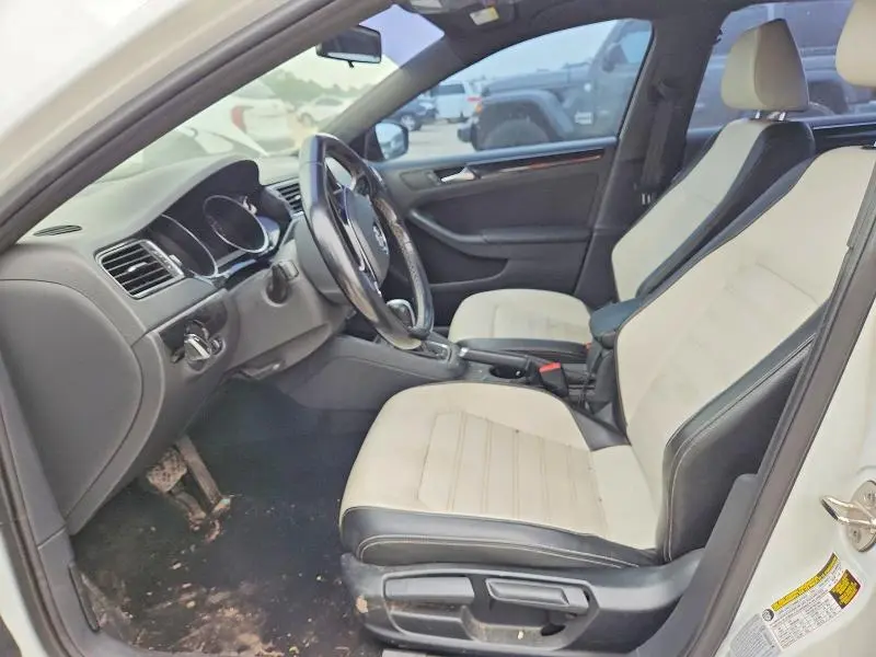 2015 VOLKSWAGEN JETTA SE  