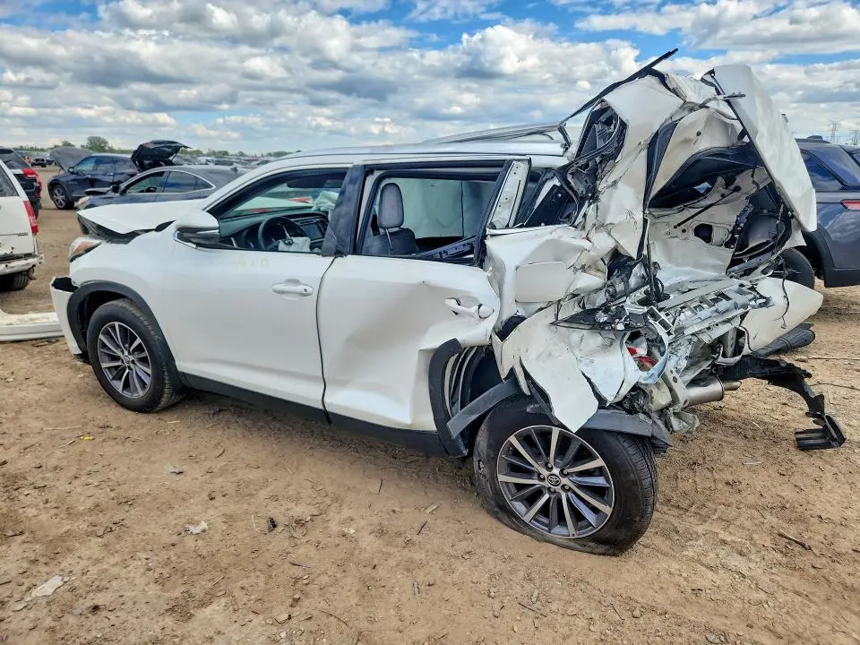 2019 TOYOTA HIGHLANDER XLE  