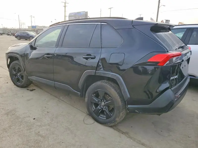 2021 TOYOTA RAV4 XLE  